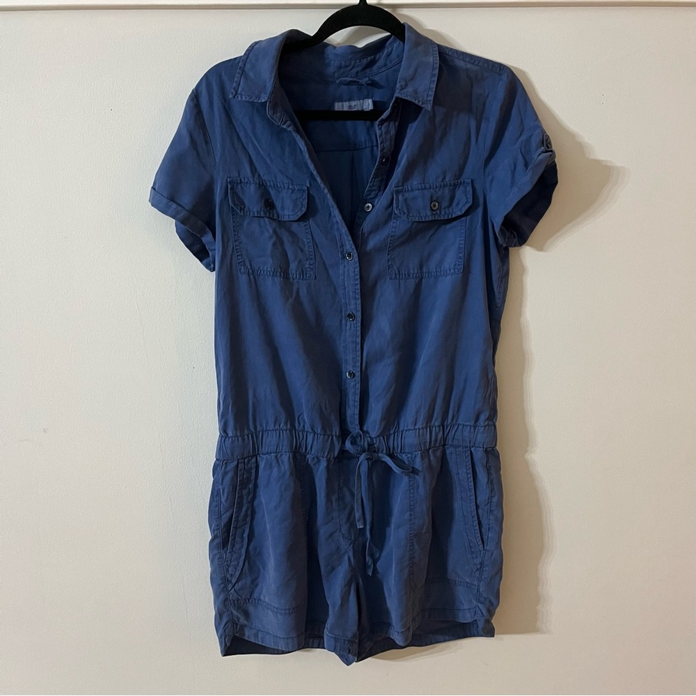 Vineyard Vines Blue Cargo Romper Size 6. Good condition. Cinches at the waist. 6